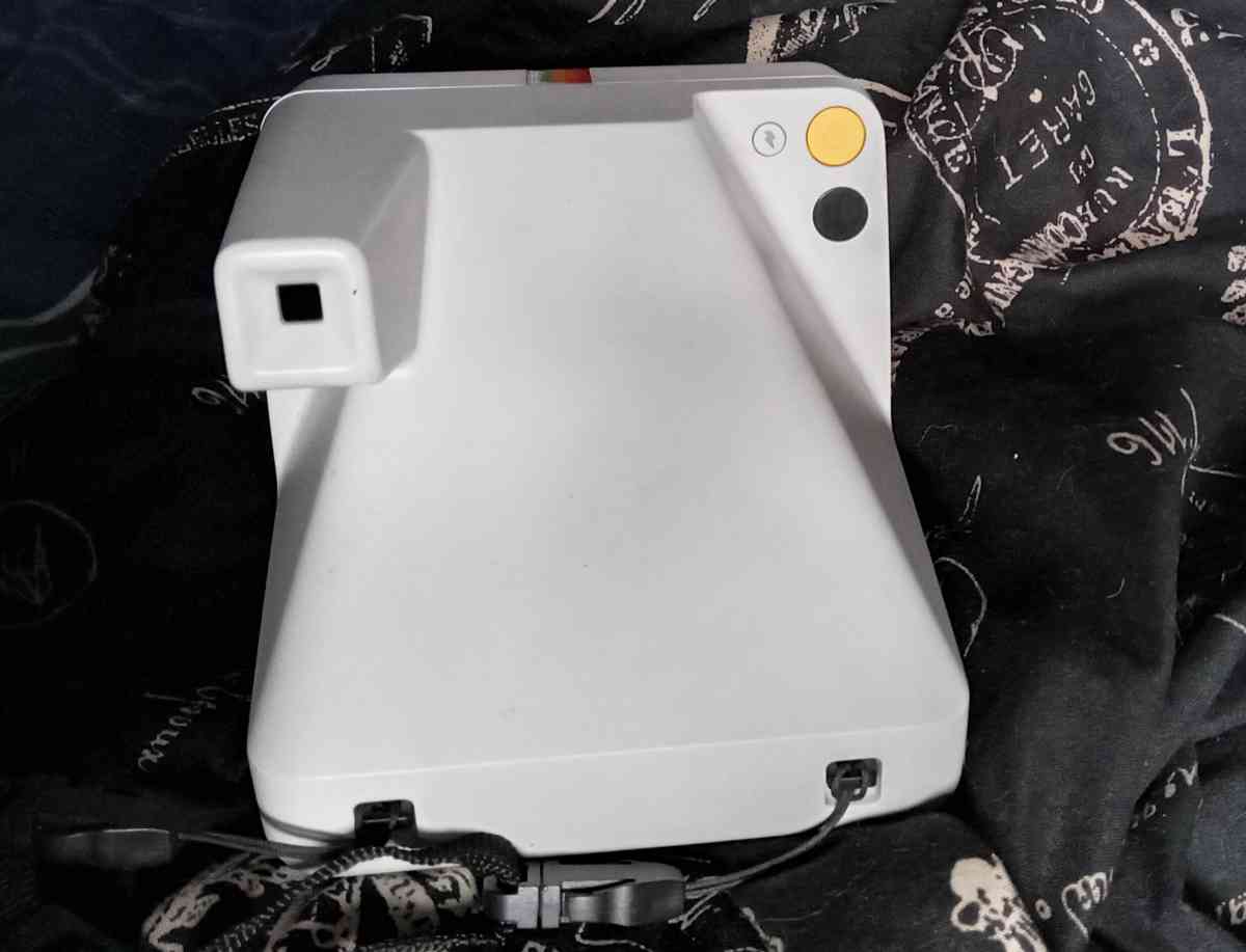 polaroid now instant film camera - Akron, Ohio - FleaMarketBay