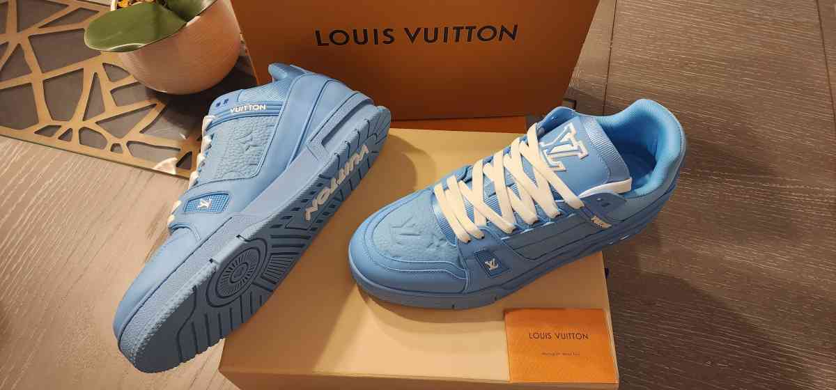 Louis Vuitton Sneakers size 9 - Dayton, Minnesota - FleaMarketBay