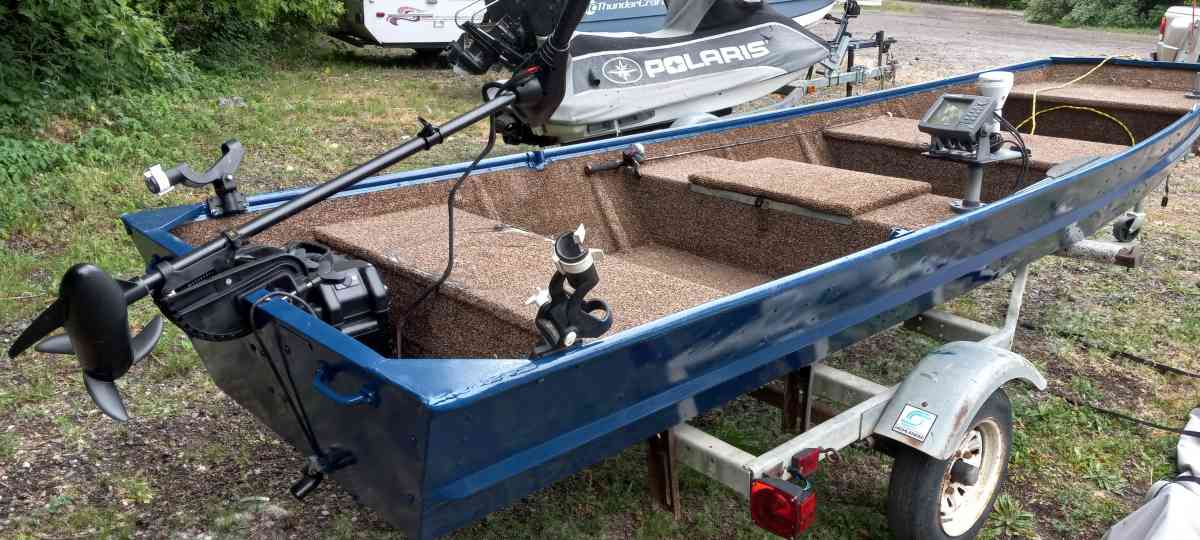 15ft Monark boat trailer trolling moter GPS fish finder - East Lansing, Michigan - FleaMarketBay