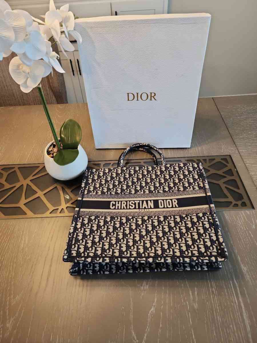 Dior Tote bag - Minneapolis, Minnesota