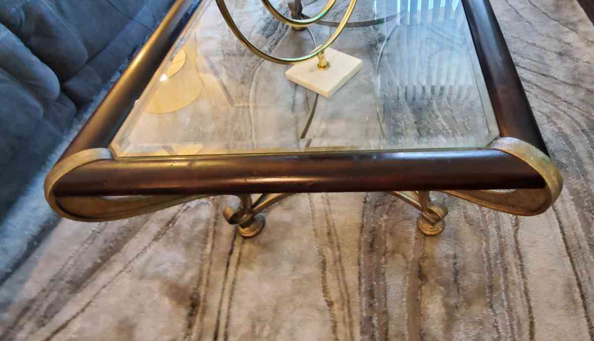 Glass top coffee table - Henderson, Nevada - FleaMarketBay