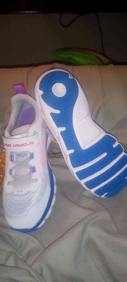 girls under armour shoes - Moorhead, Minnesota - FleaMarketBay