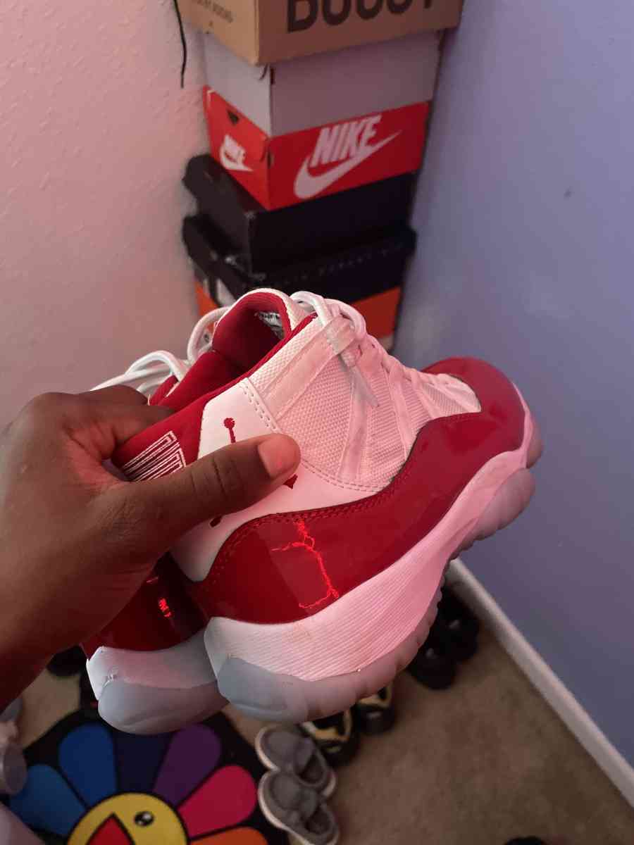 cherry 11 size 7 - Statesville, North Carolina - FleaMarketBay