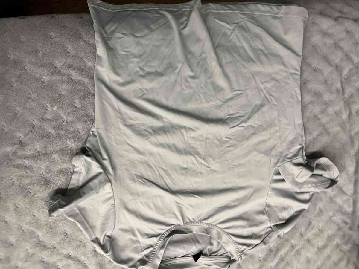 crop tops - Addieville, Illinois - FleaMarketBay