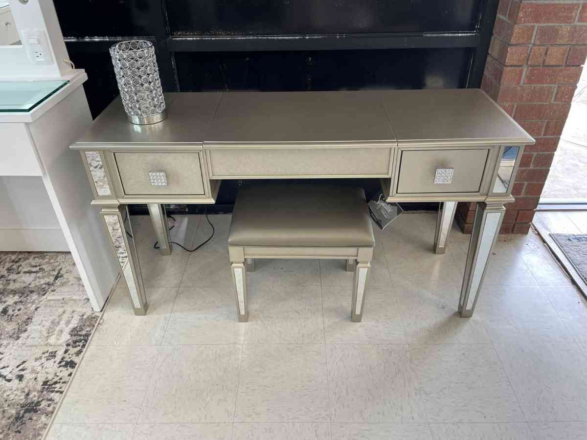 Ashley vanity we have delivery  today 49 Price 599 - Houston, Texas - FleaMarketBay