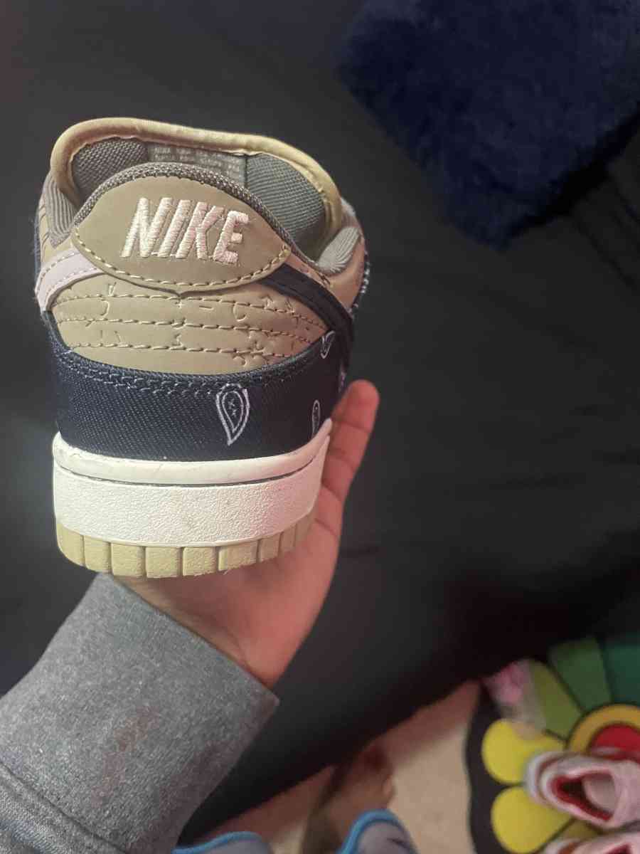 Travis scoot sb dunks - Statesville, North Carolina - FleaMarketBay