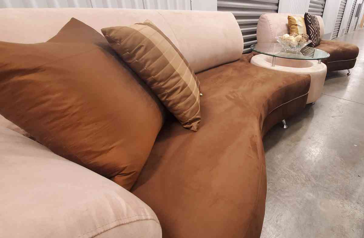 2 long curved sofas with matching table - Henderson, Nevada