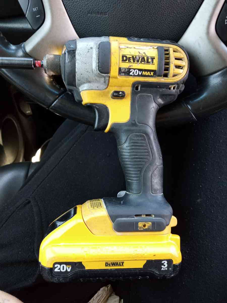 20 volt DeWalt drill - Costa Mesa, California