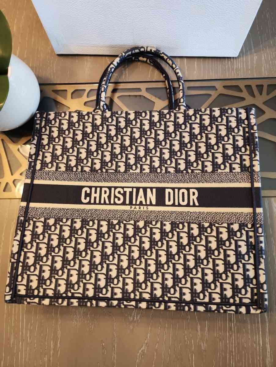 Dior Tote bag - Minneapolis, Minnesota - FleaMarketBay