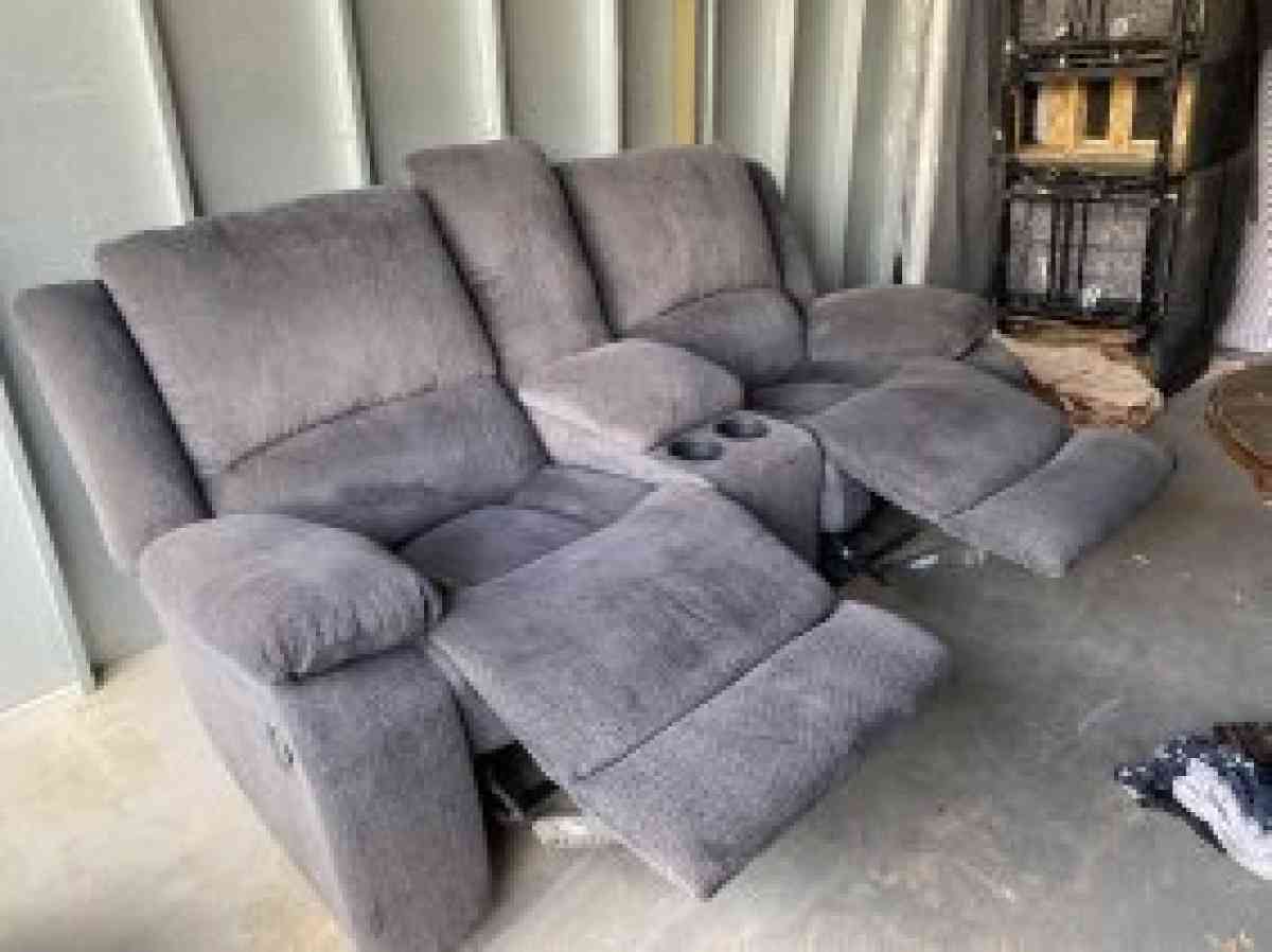 recliner couches - Palmdale, California - FleaMarketBay