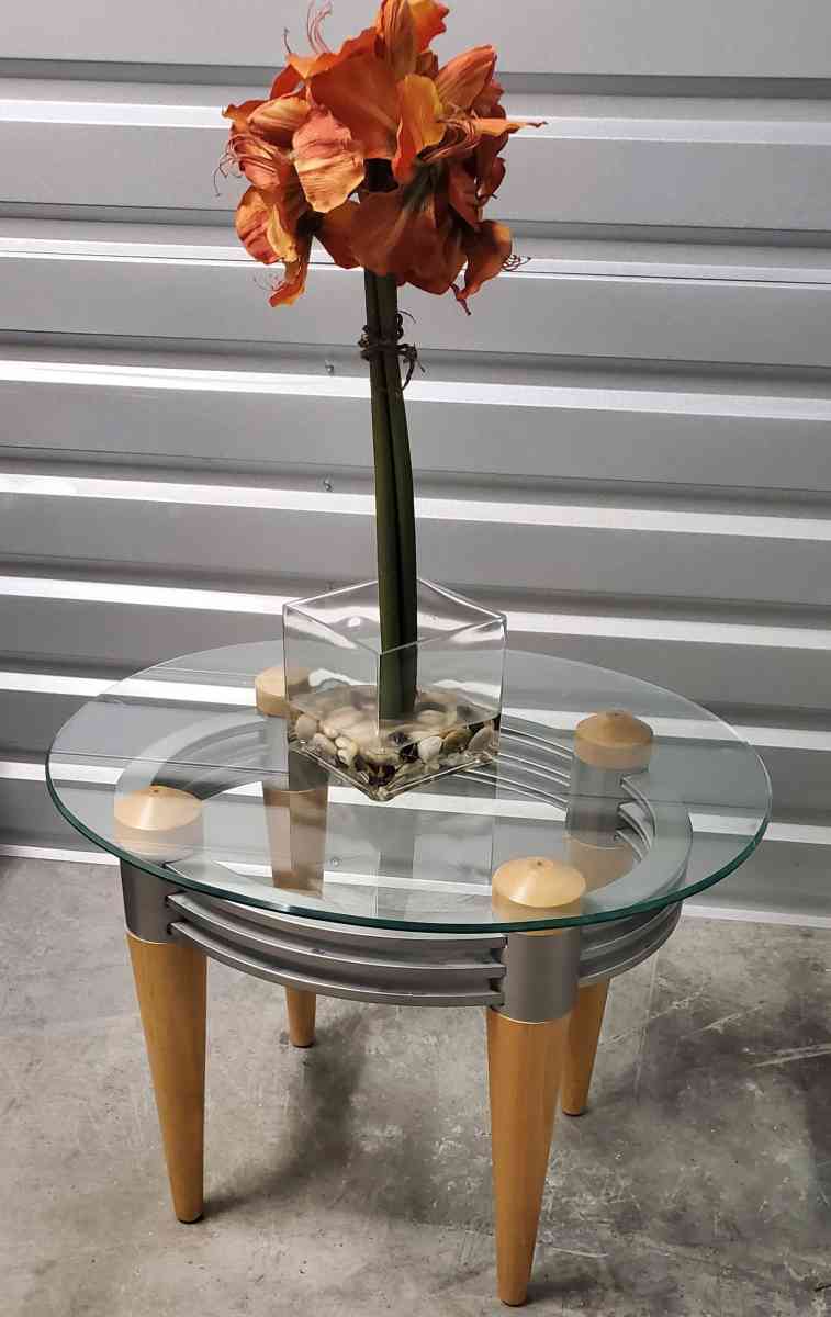Side Table - Las Vegas, Nevada - FleaMarketBay