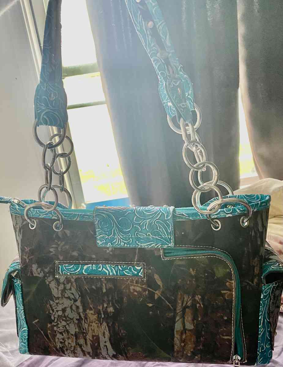 camo purse with a camo wallet - Hedgesville, West Virginia - FleaMarketBay