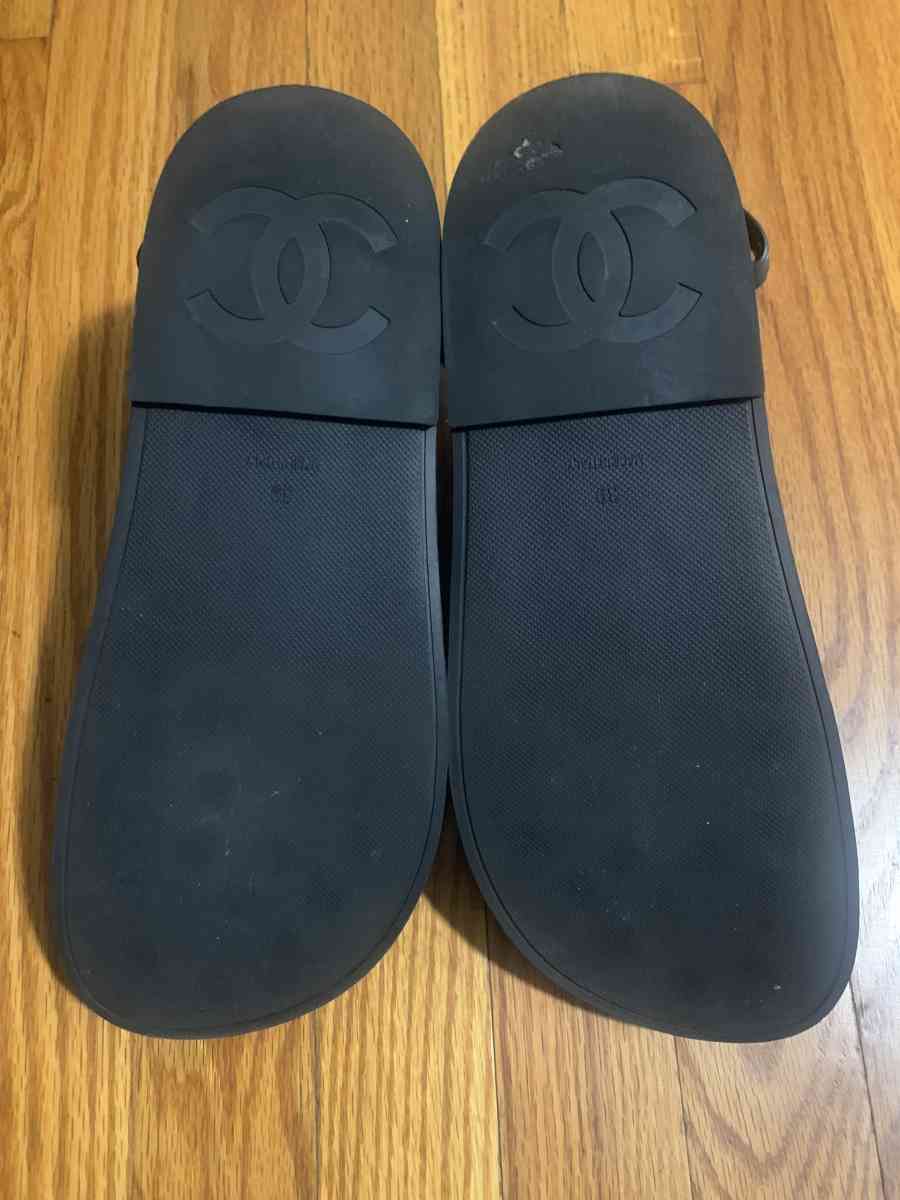 Womens sandal size 8 - Lincolnwood, Illinois - FleaMarketBay