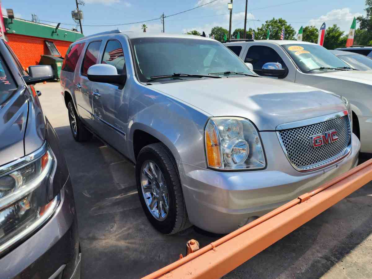 GMC YUKON DENALI XL 2013 - Houston, Texas - FleaMarketBay