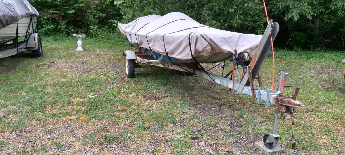 15ft Monark boat trailer trolling moter GPS fish finder - East Lansing, Michigan - FleaMarketBay