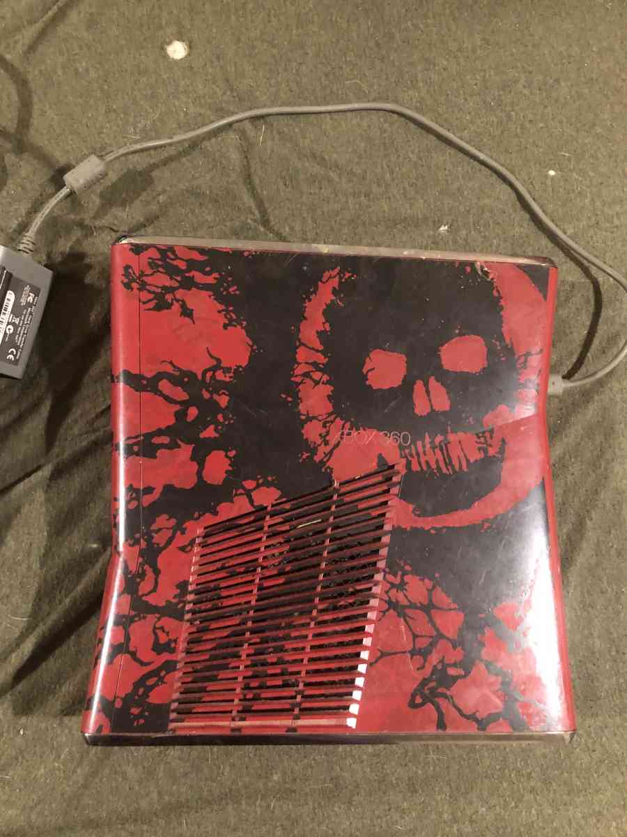 Xbox 360 and 1 game controller - Ypsilanti, Michigan