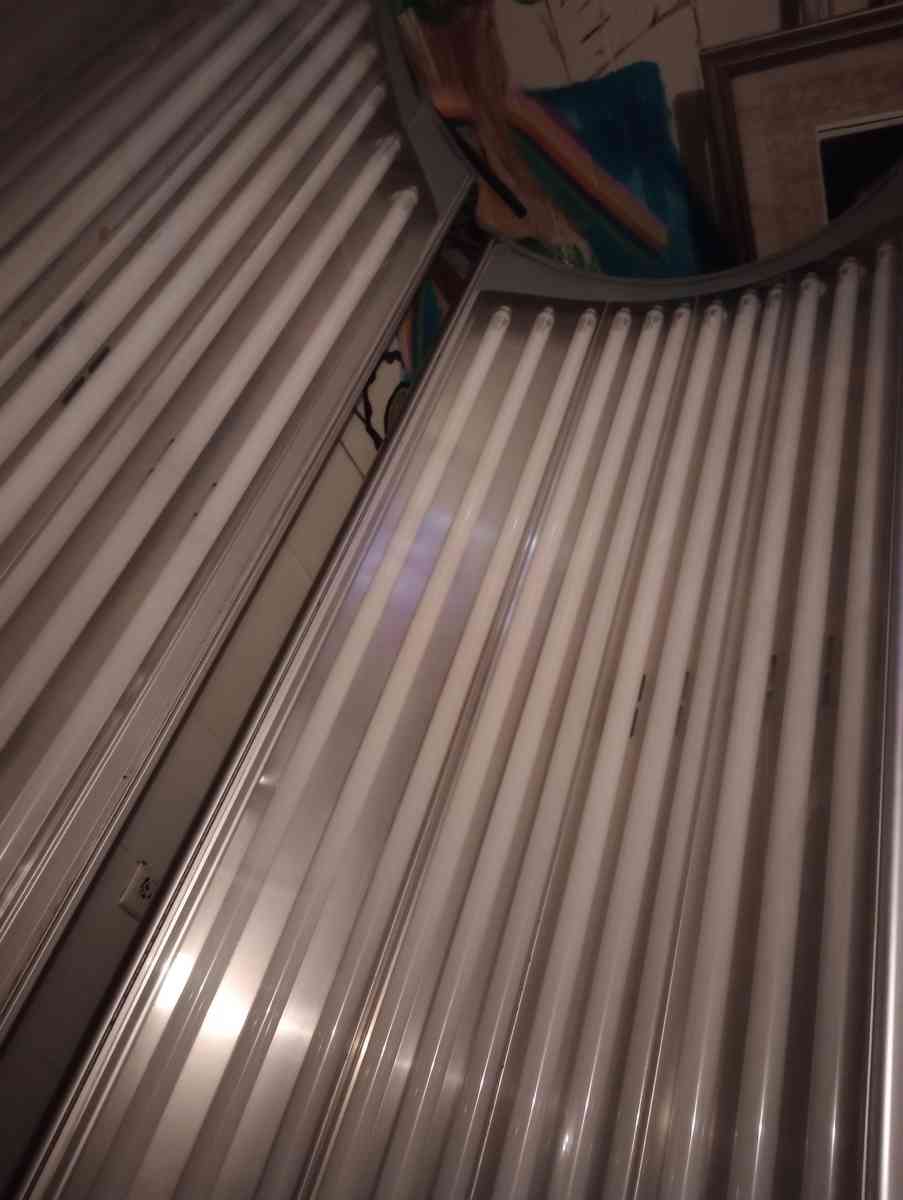 Solar Storm 32 Bulb 20 Min  Tanning Bed - Barbourville, Kentucky