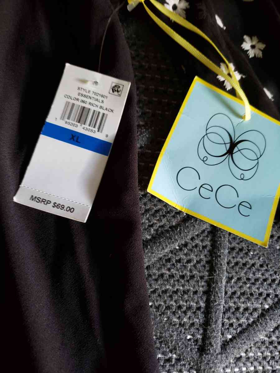 An xLarge black Short with Little White Daisys - Sulphur, Louisiana - FleaMarketBay