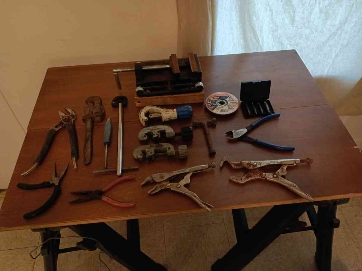 portable vise and other tools - Carriere, Mississippi