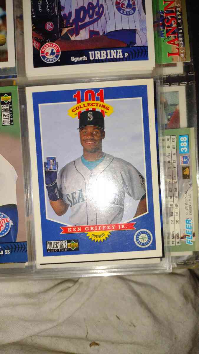 1980baaeball and nfl and NBA cards mint - Hardinsburg, Kentucky - FleaMarketBay