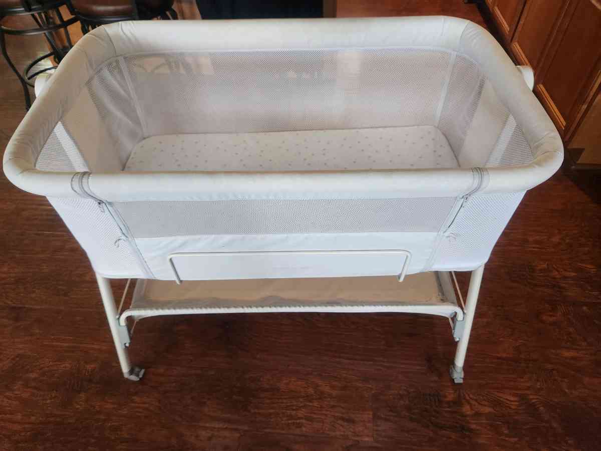 Baby Bassinet - Norco, California - FleaMarketBay
