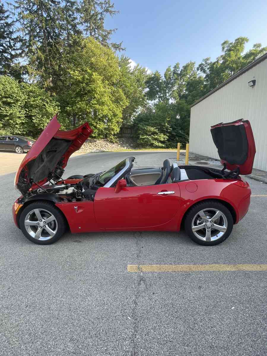 Pontiac solstice - Eureka, Illinois - FleaMarketBay