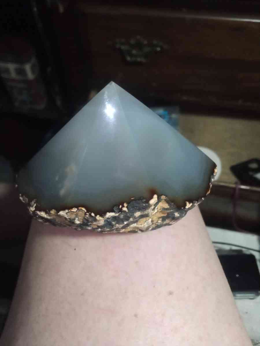 Agit shaped piramid healing rock - Mountain City, Tennessee