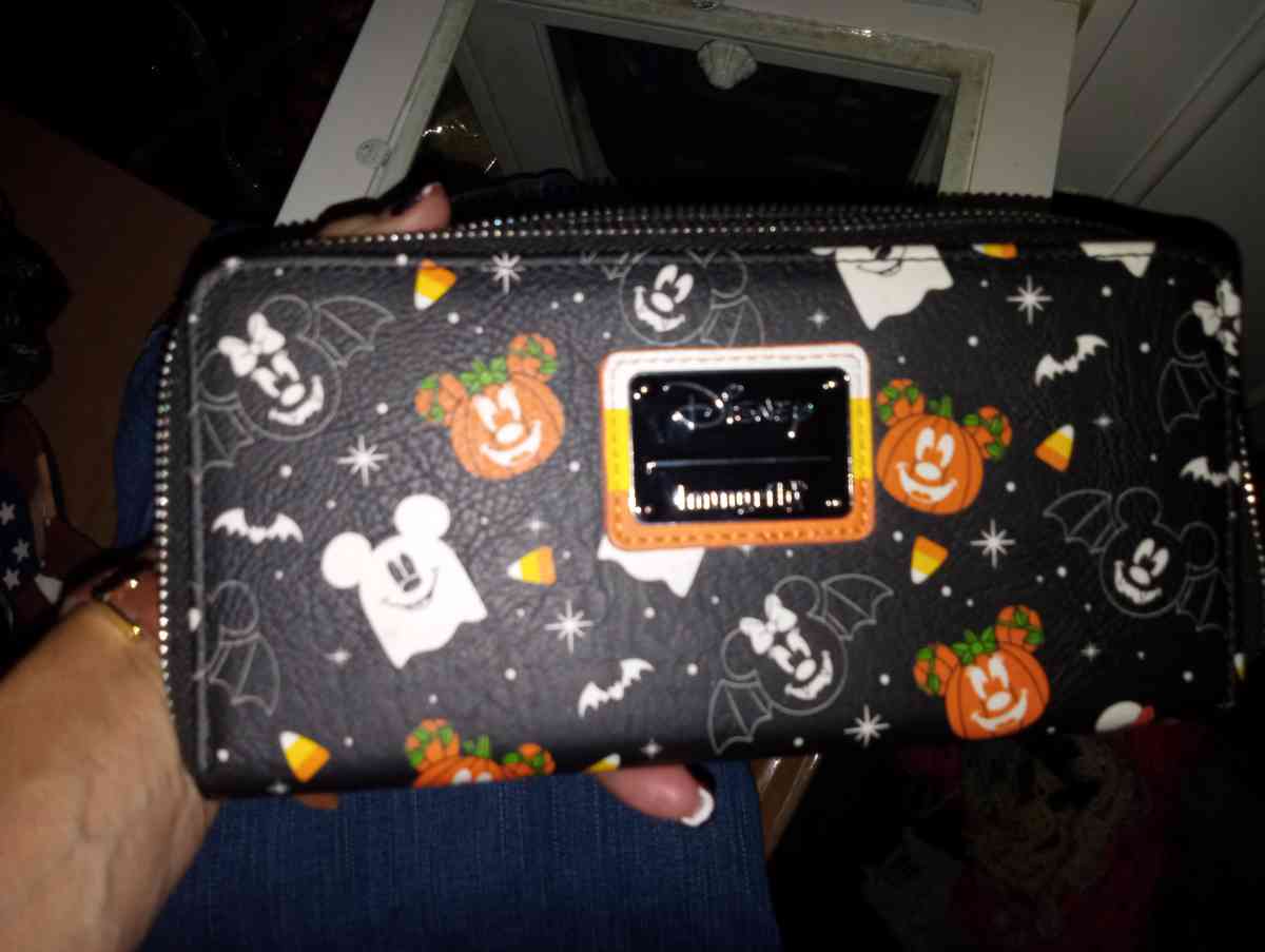 Halloween lounge fly wallet - Alicia, Arkansas - FleaMarketBay