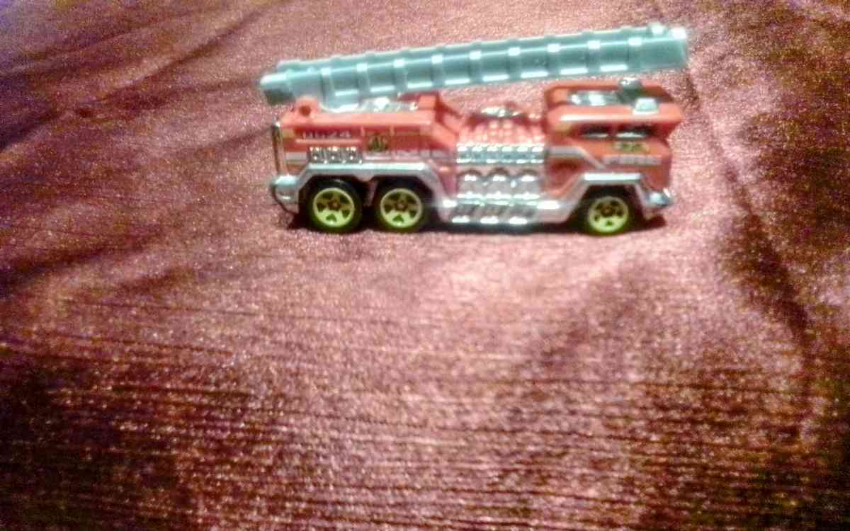 Hot wheels 5 alarm Fire truck Redgray ladder - Eastman, Georgia - FleaMarketBay