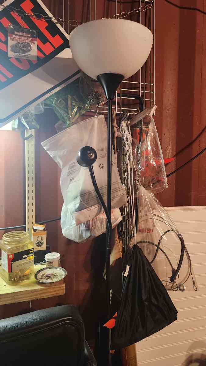 stand up light - Hawley, Pennsylvania - FleaMarketBay