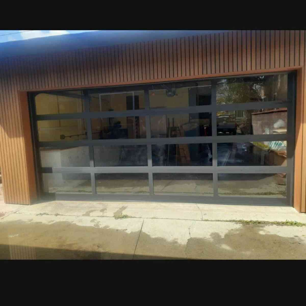 Garage door - Fontana, California - FleaMarketBay