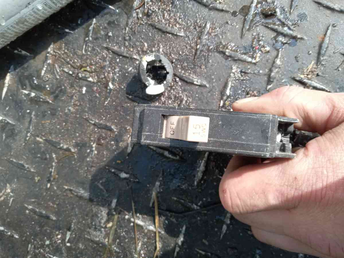 Eaton CH 15 Amp Breaker - Nashville, North Carolina