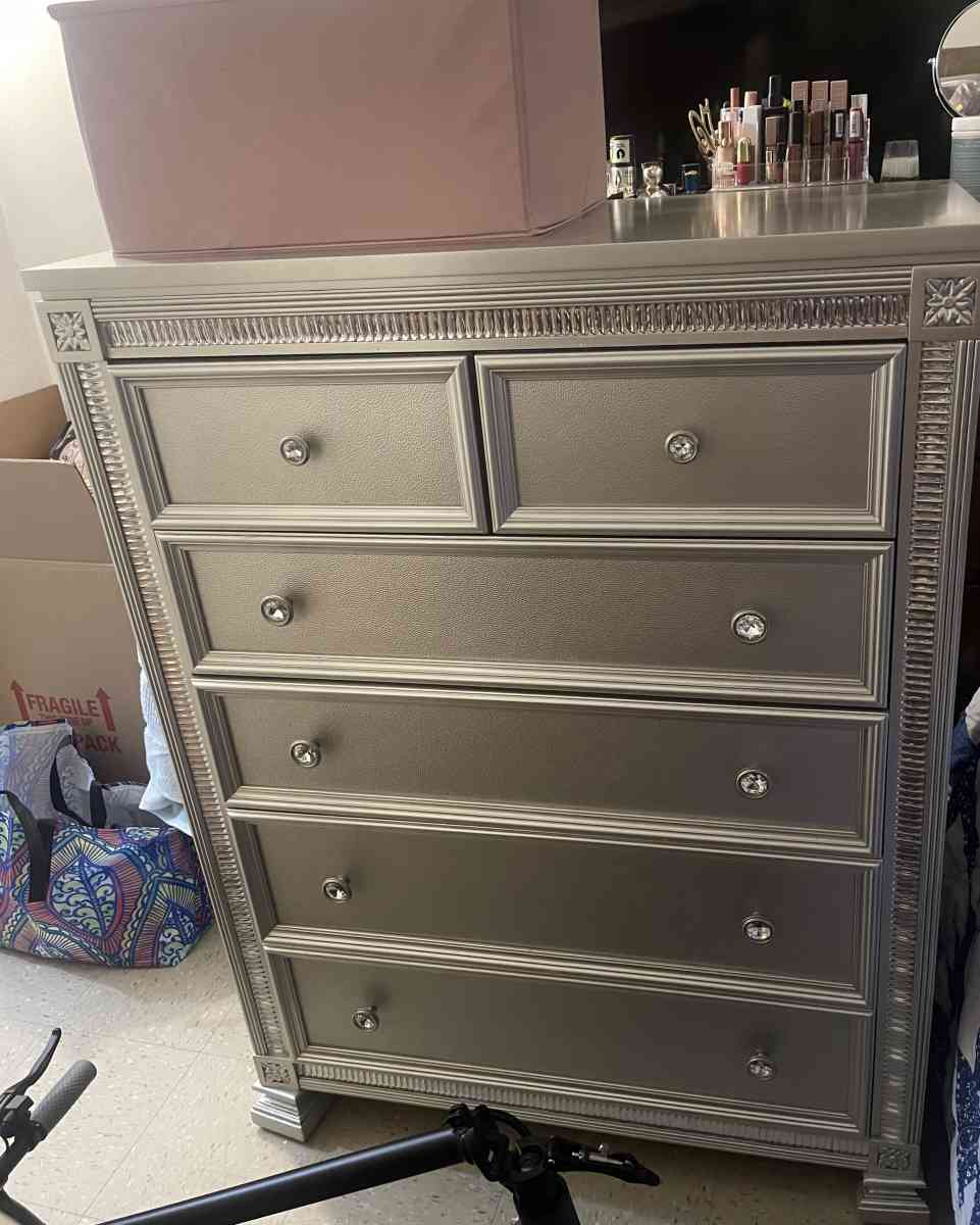 queen bedroom set - New City, New York - FleaMarketBay