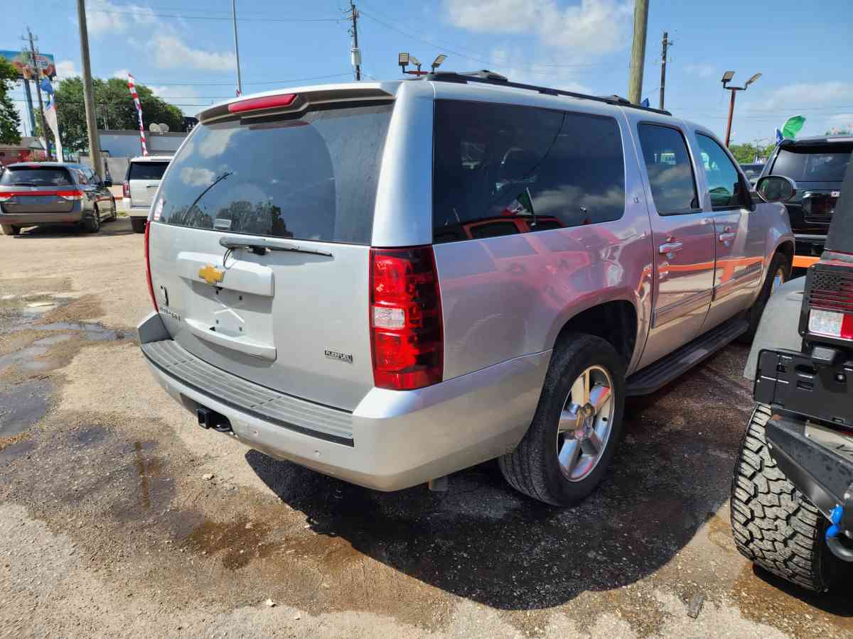 Chevrolet Suburban LTZ 2013 - Houston, Texas - FleaMarketBay