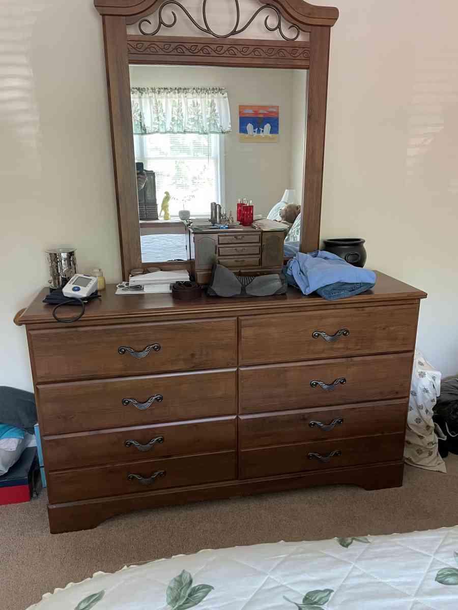 bedroom set queen with electric bed - Dracut, Massachusetts - FleaMarketBay