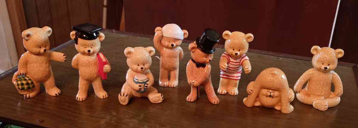 Danbury mint bone China bear collection - Hemlock, New York
