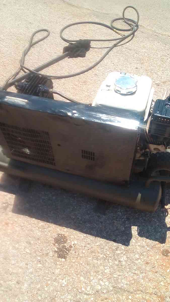 gas powered dual tanks compressor - Oklahoma City, Oklahoma