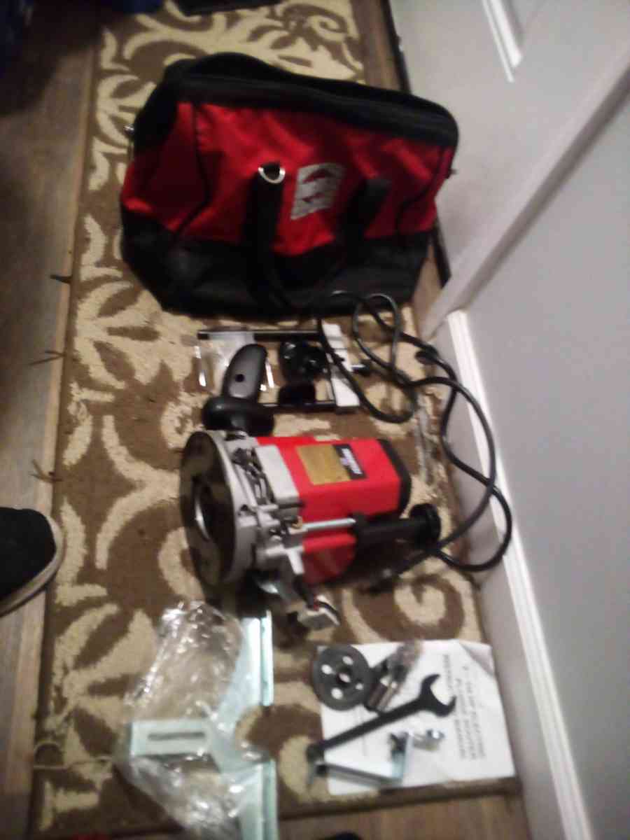 two and one quarter horsepower electric plunge router - Crawfordsville, Indiana - FleaMarketBay