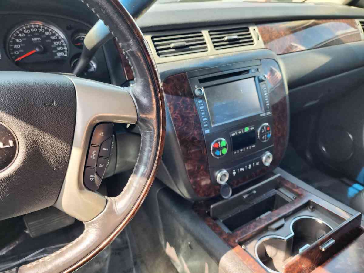 GMC YUKON DENALI XL 2013 - Houston, Texas - FleaMarketBay