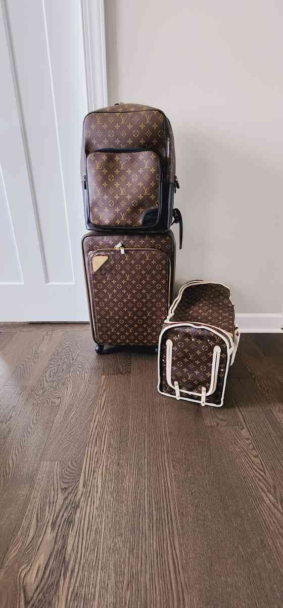 Louis Vuitton travel luggage set - Minneapolis, Minnesota - FleaMarketBay
