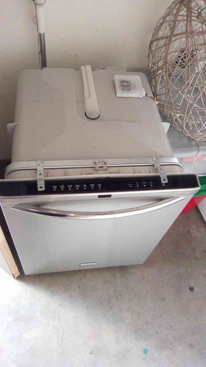 dishwasher Frigidaire gallery - Clovis, California - FleaMarketBay