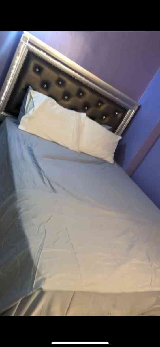 queen bedroom set - New City, New York - FleaMarketBay