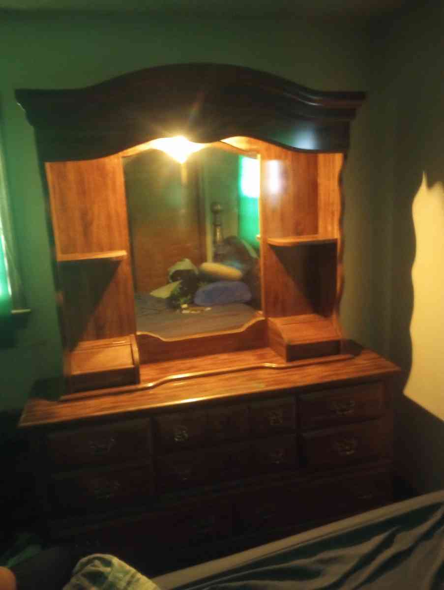 dresser - Louisville, Kentucky - FleaMarketBay