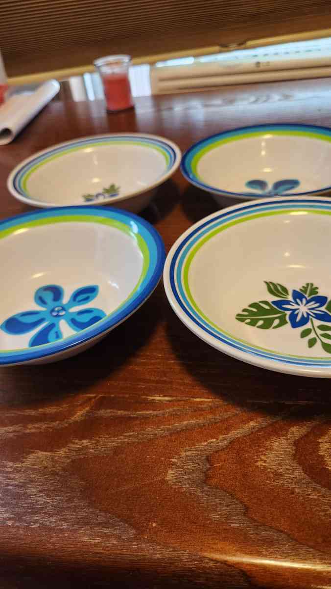 set Of 4 flower bowls - Hawley, Pennsylvania - FleaMarketBay