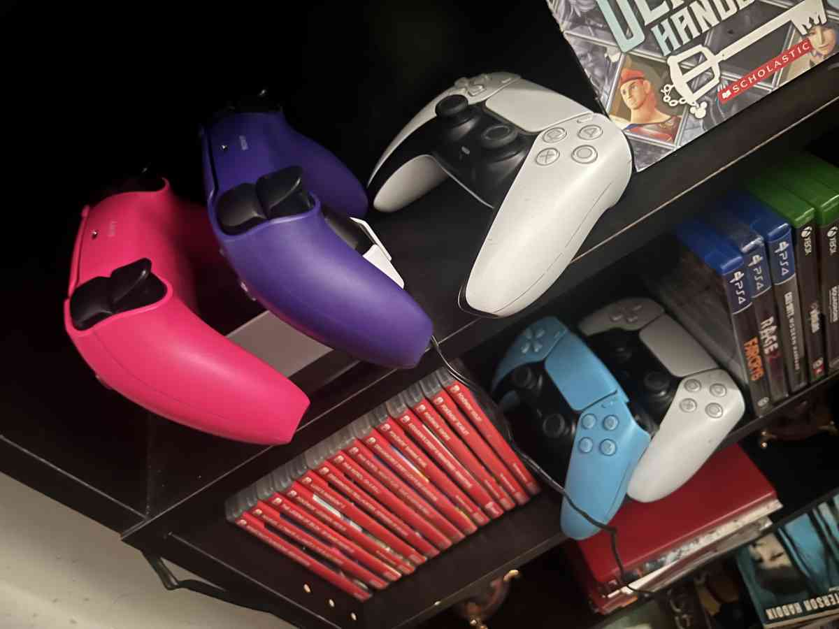 ps5 disc version bundle comes with 20 games five controllers - Altamonte Springs, Florida