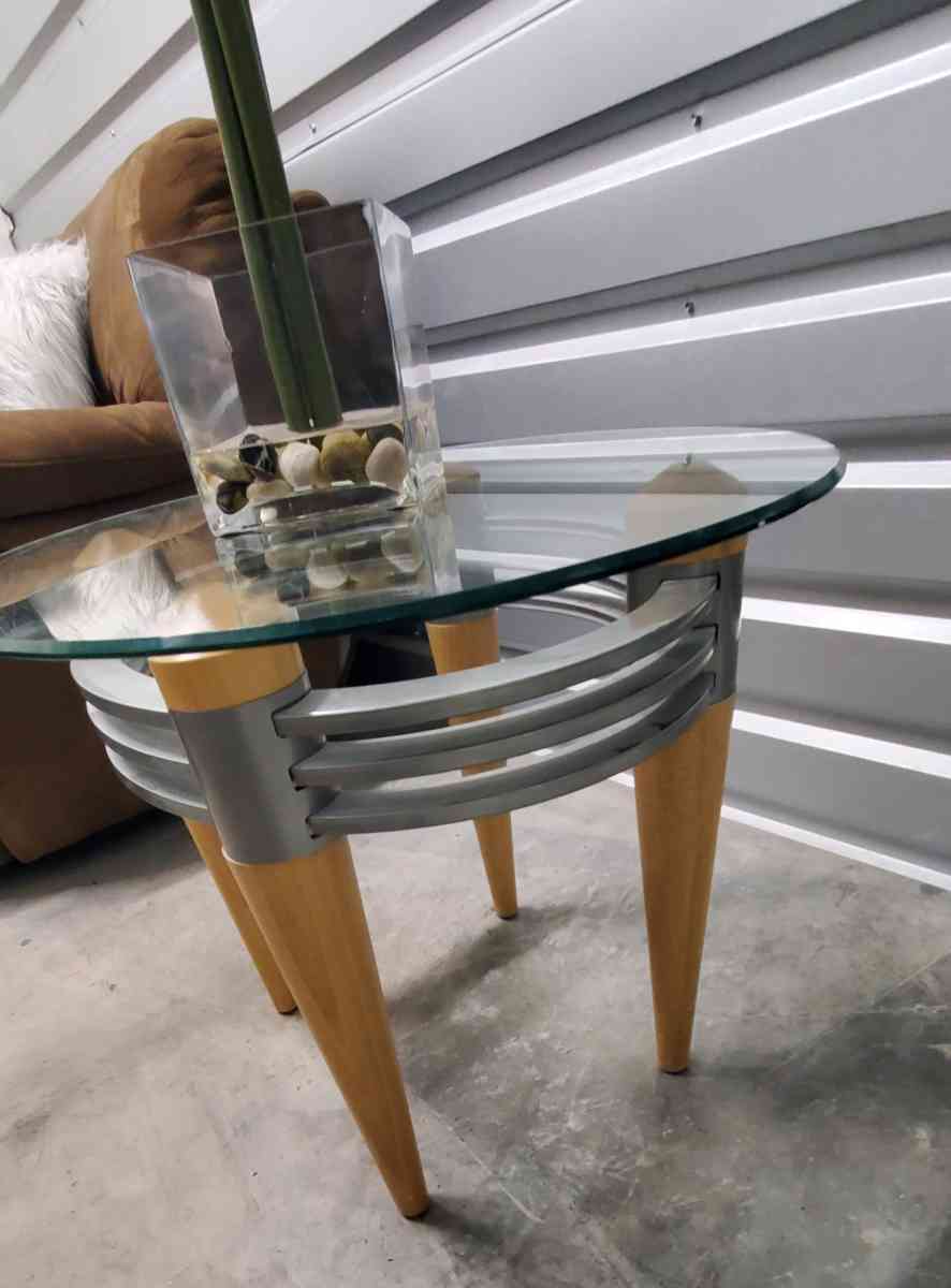 Side Table - Las Vegas, Nevada - FleaMarketBay