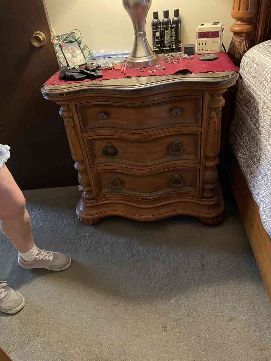 bedroom set queen size - Dracut, Massachusetts - FleaMarketBay