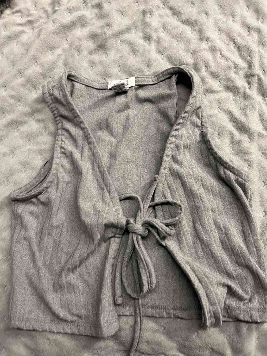 crop top - Addieville, Illinois - FleaMarketBay