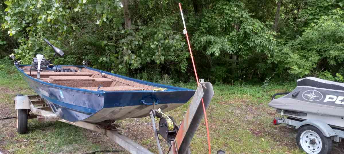 15ft Monark boat trailer trolling moter GPS fish finder