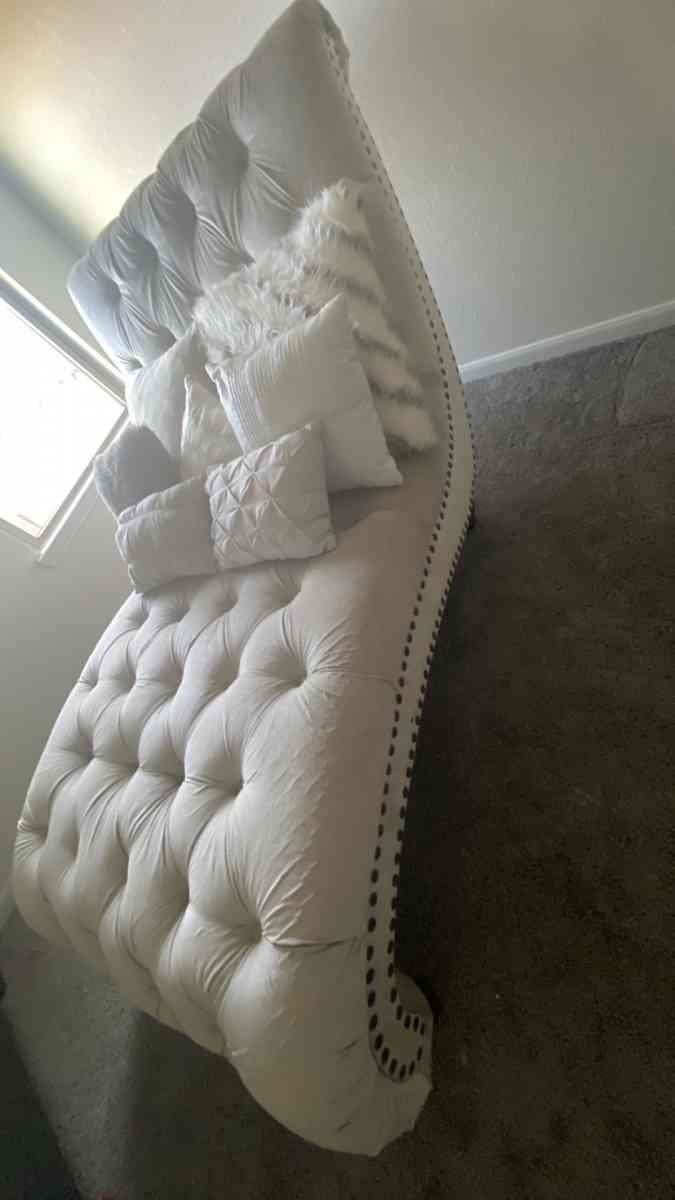 Large Ashley Chaise Lounger - Houston, Texas - FleaMarketBay
